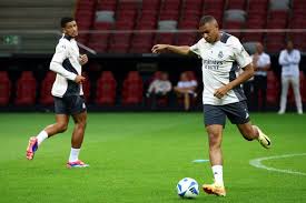 尖赛场的背 尖赛场的背